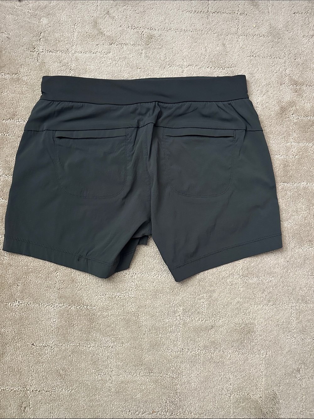 Athleta Trekkie North 4” short size 4 - Picture 3 of 6